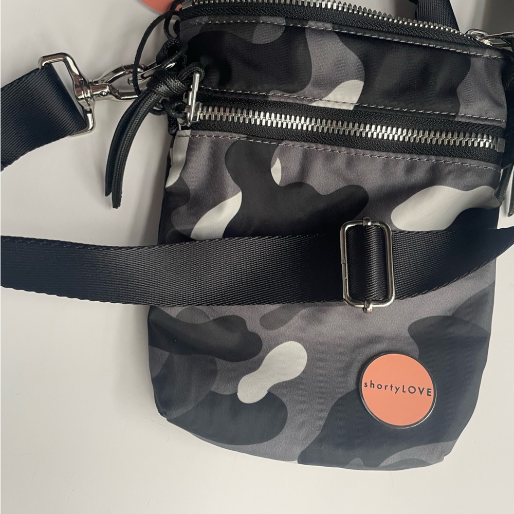 ShortyLOVE NWOT Shorthand Phone Crossbody Bag Black Gray Camo Card Holder Inside
